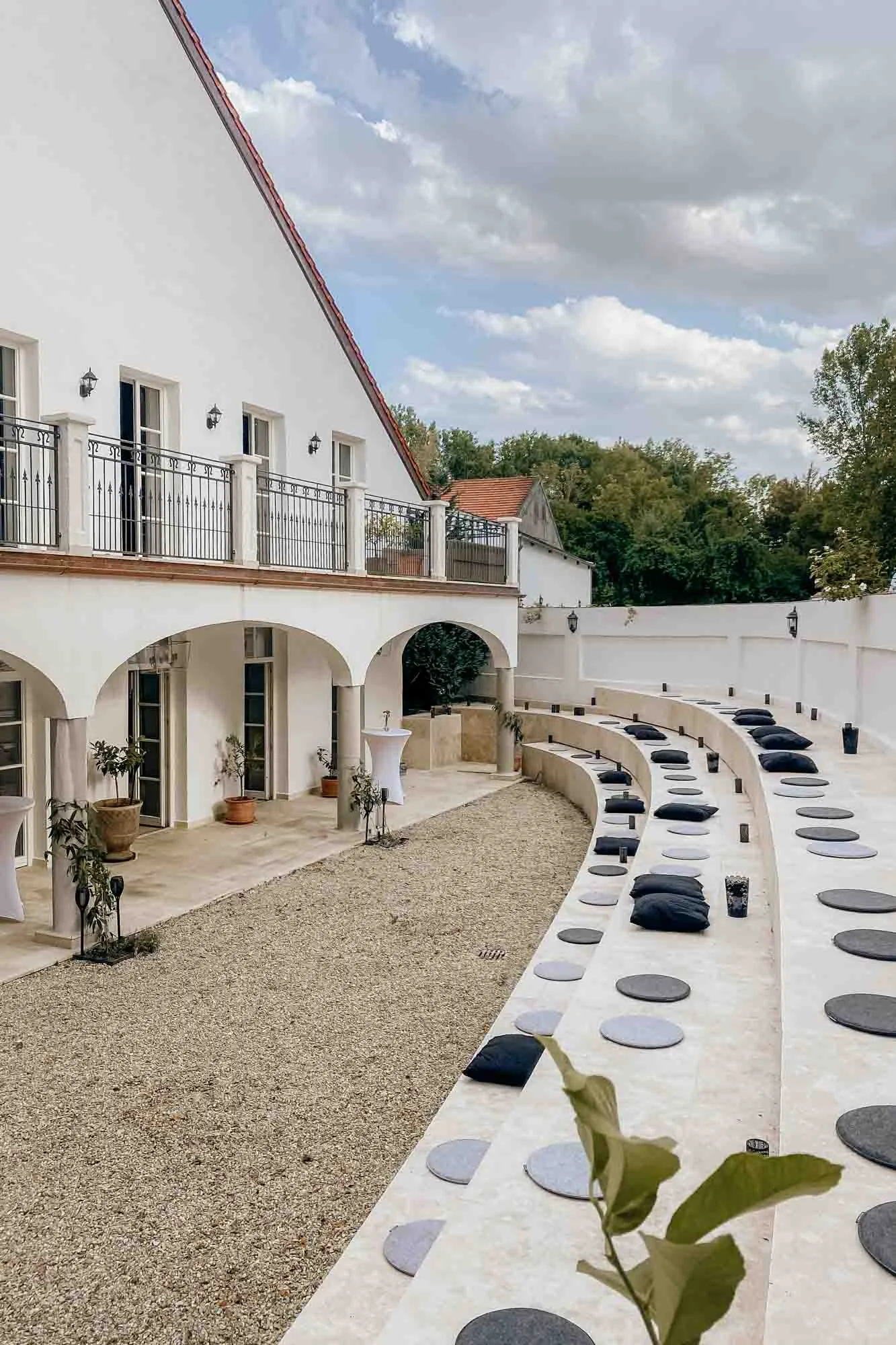 Amphitheater im Hofgut Sickertshofen für Open-Air-Programmpunkte beim Firmensommerfest