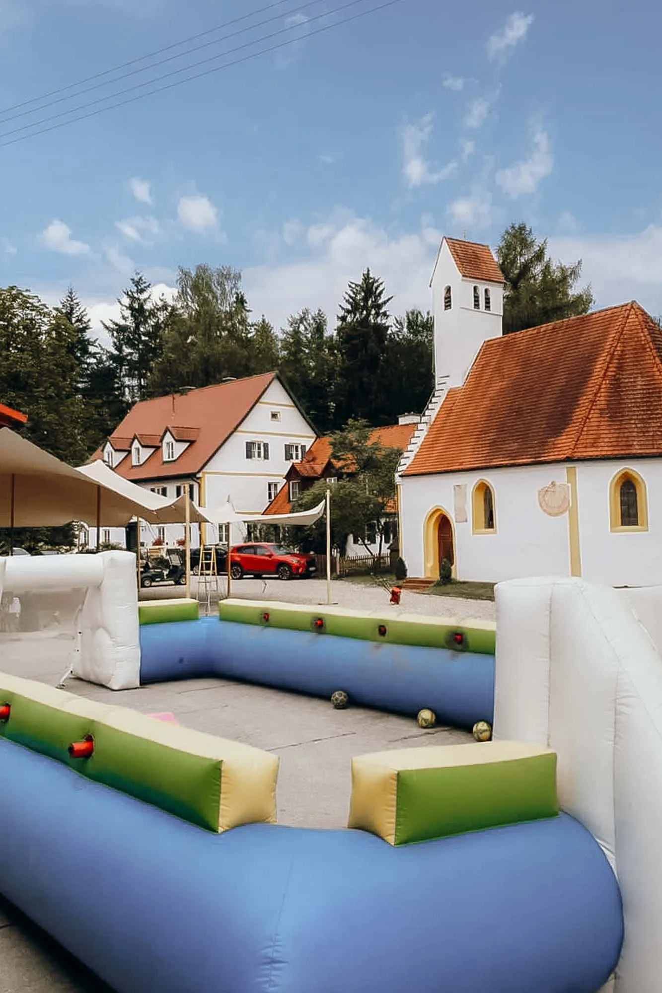Outdoor-Teambuilding und Teamspiele bei einem Firmensommerfest im Hofgut Sickertshofen